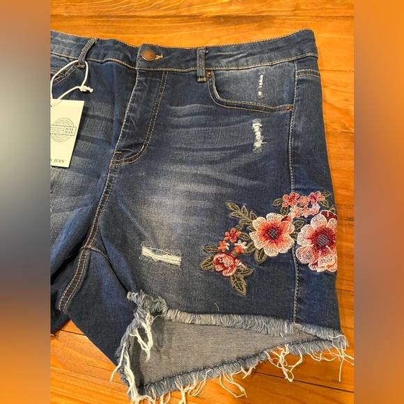 Women's Plus Size 1XL flower embroided Curvy Denim Jean Ripped Shorts Wax Jeans - Picture 11 of 15